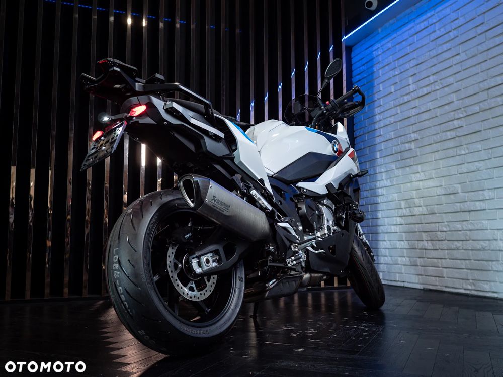 BMW S - 4