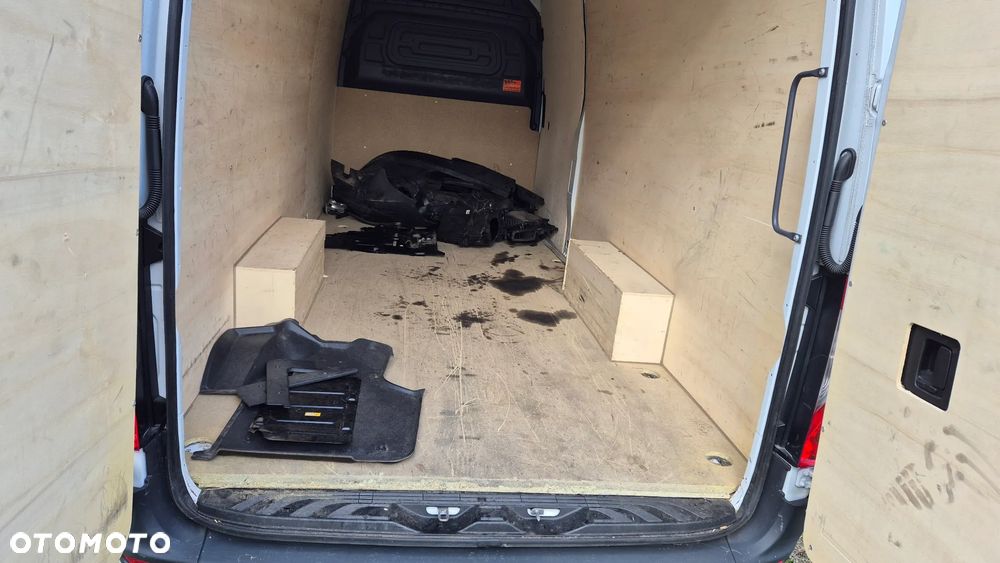Mercedes-Benz SPRINTER 317 - 11