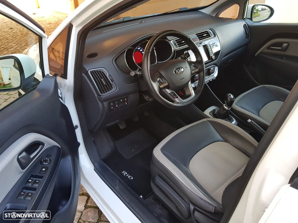 Kia Rio 1.1 CRDi TX Prime - 38
