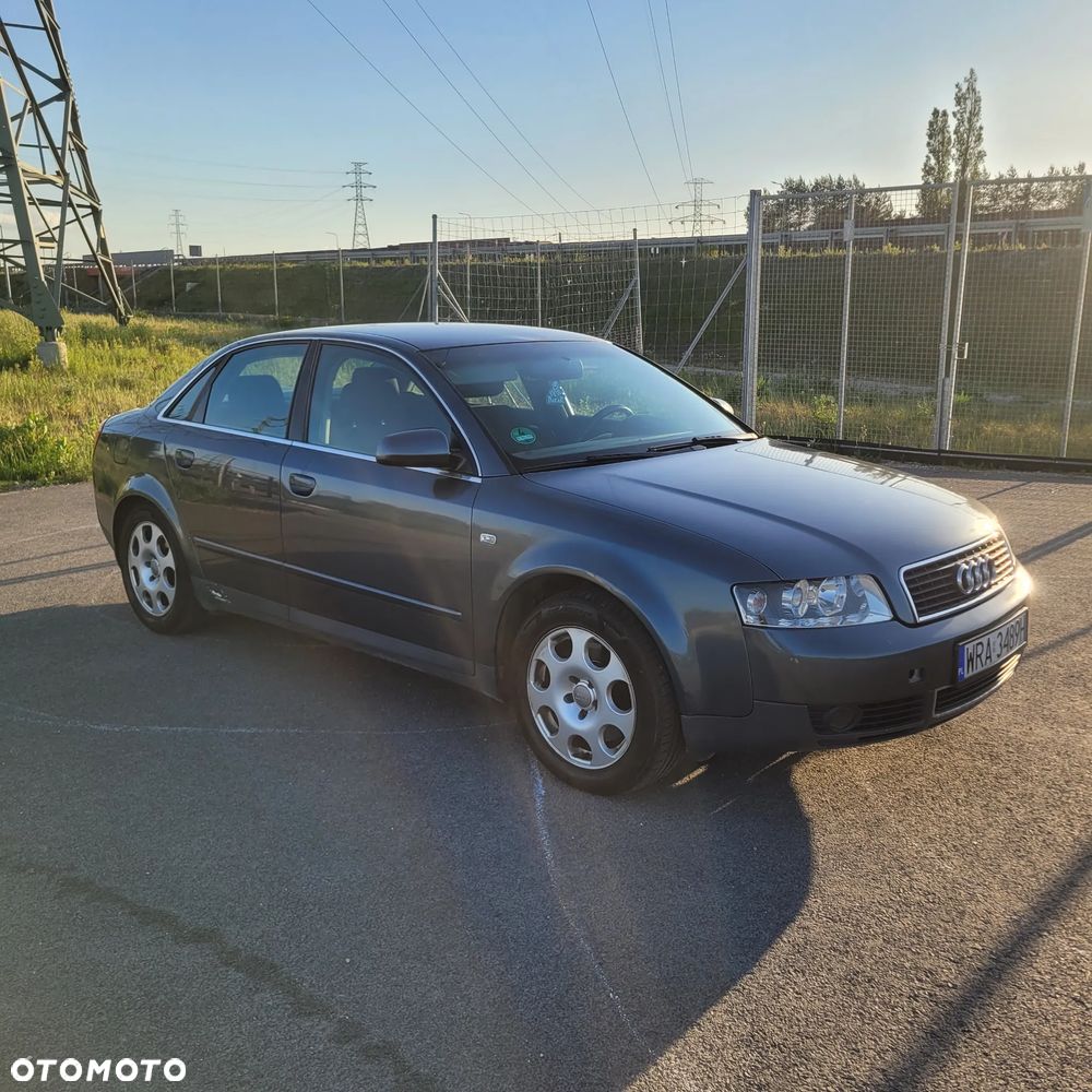 Audi A4 Limousine - 8