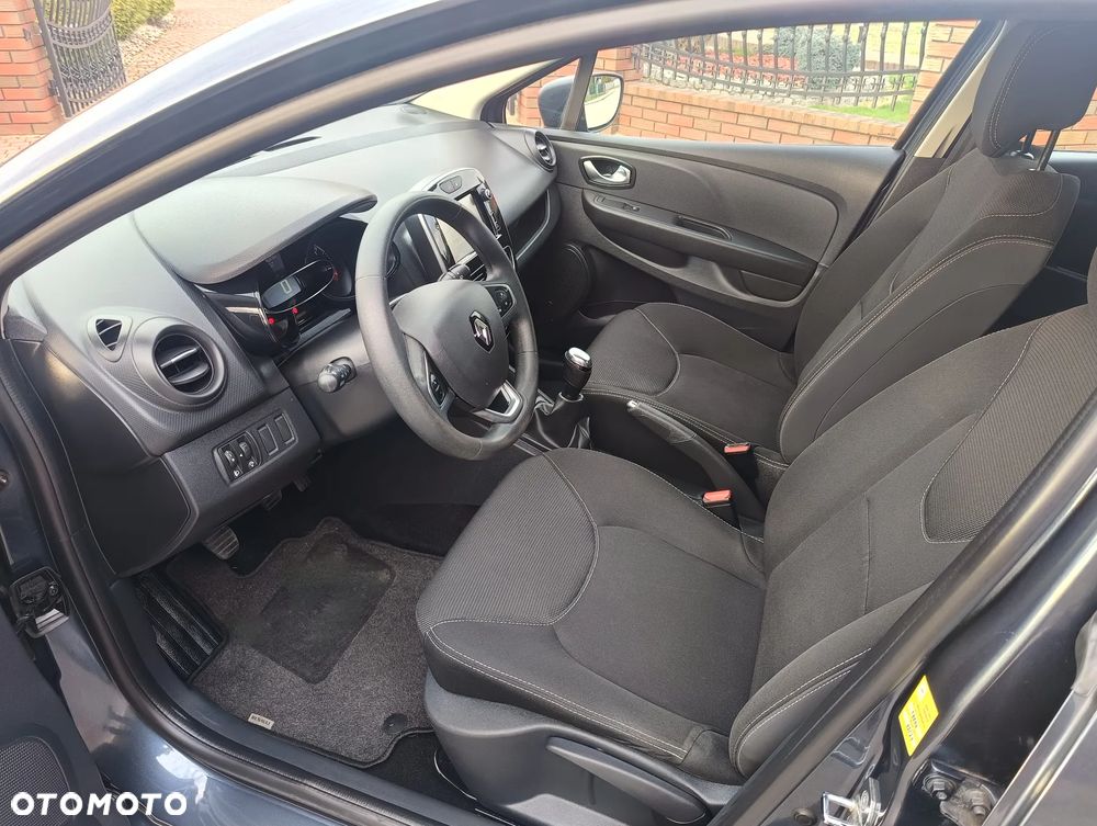 Renault Clio 1.2 16V 75 LIMITED - 11
