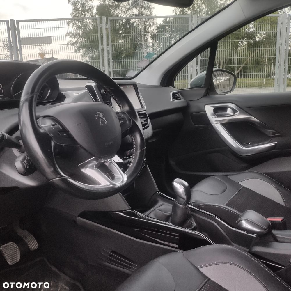 Peugeot 2008 1.2 Pure Tech Allure S&S - 10