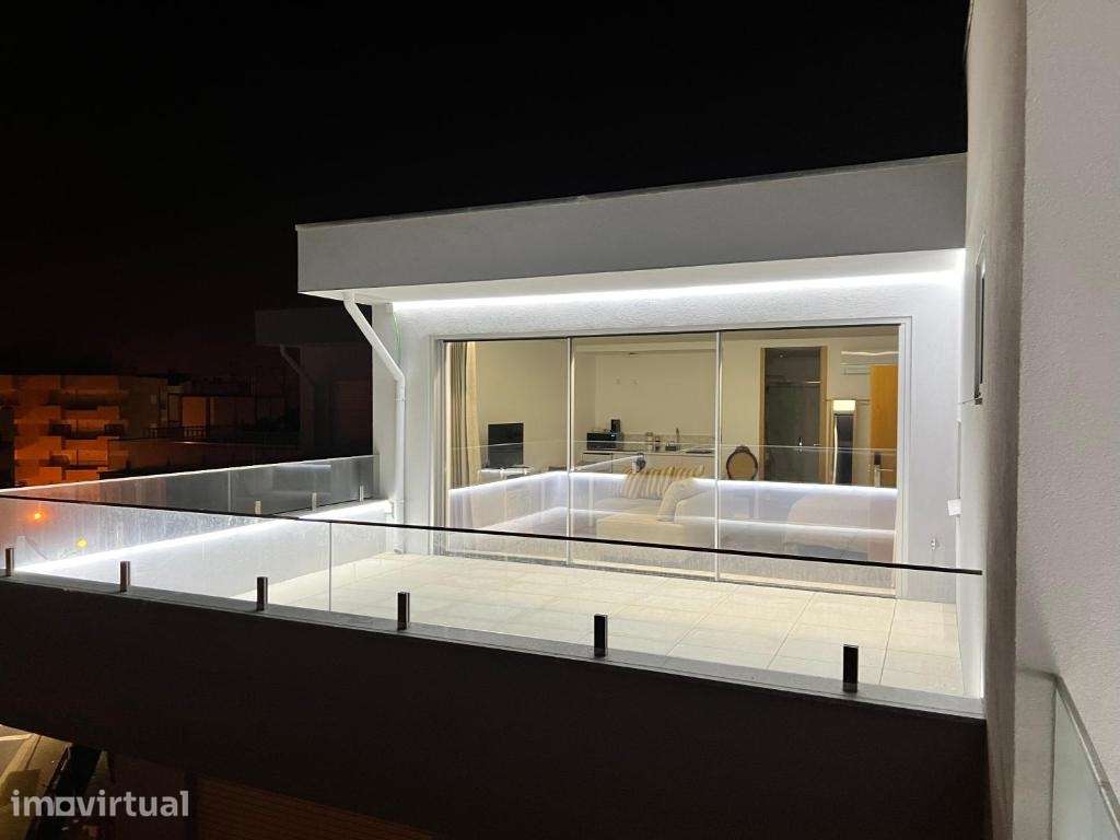Apartamento T3 dividido em estúdios, em frente ao mar, na Póvoa de Var - Grande imagem: 5/30