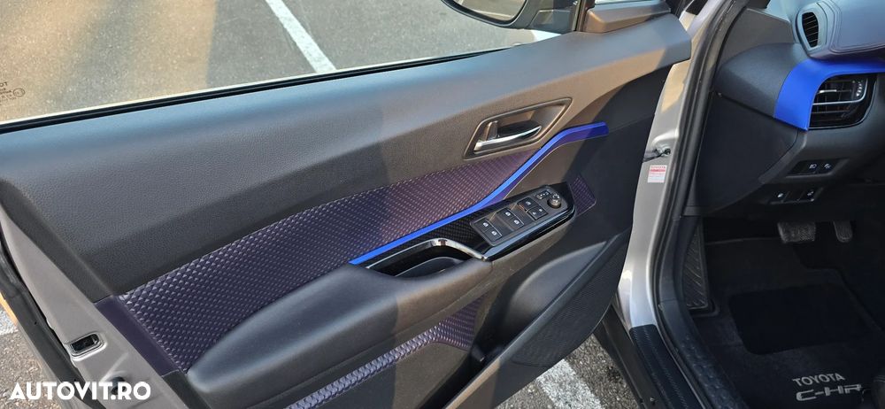Toyota C-HR Hybrid Style Selection - 18