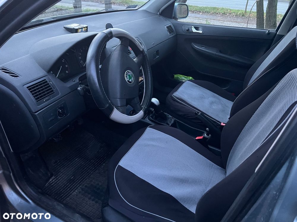 Skoda Fabia 1.4 16V Ambiente + - 30