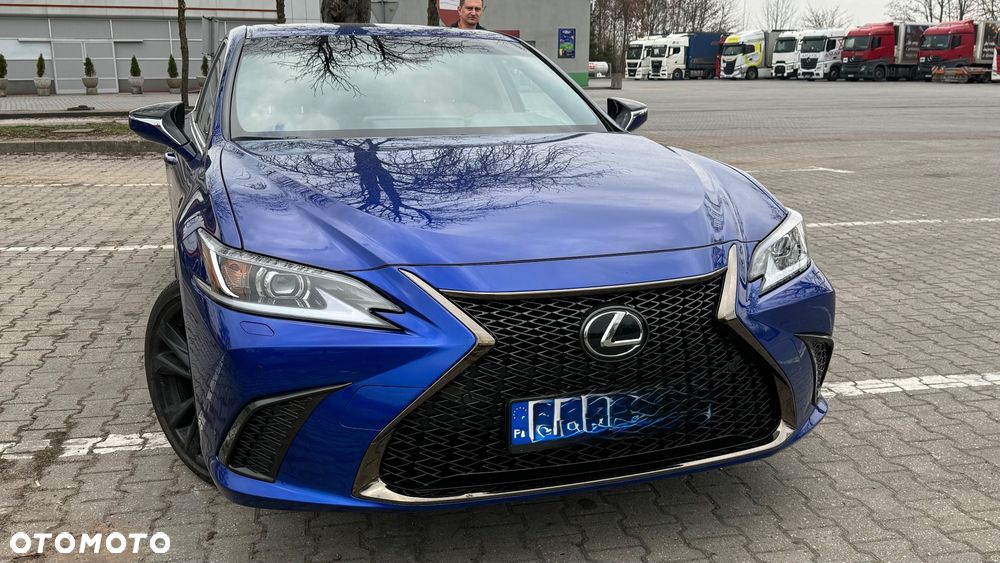 Lexus ES 300h F Sport Design - 3