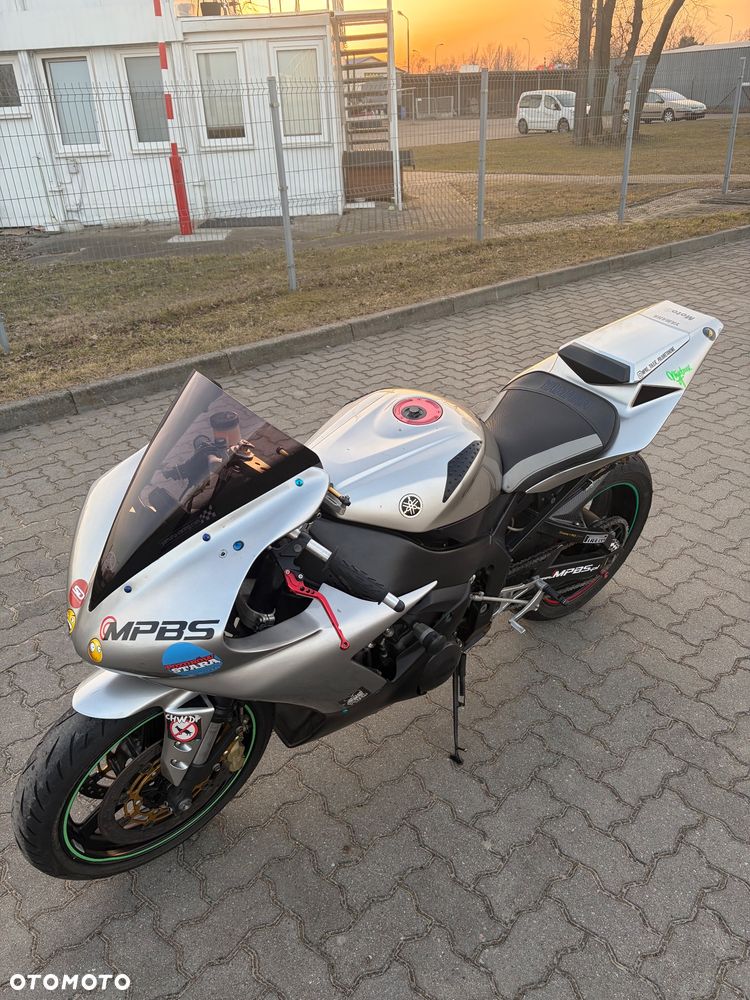Yamaha R1 - 19