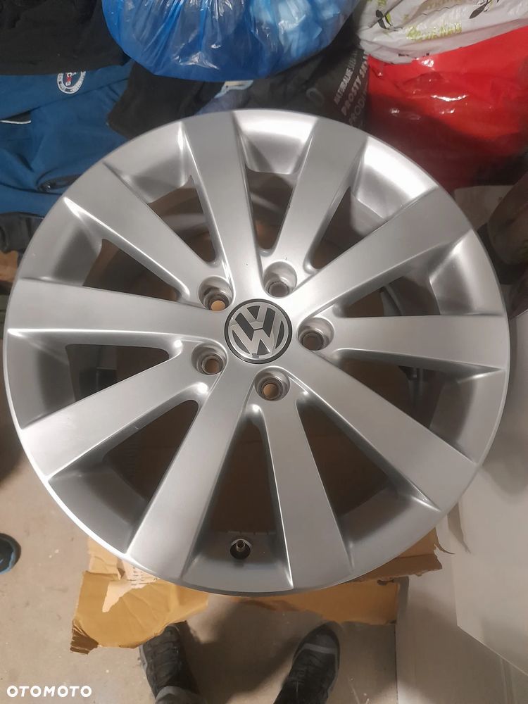 Volkswagen Passat - 16