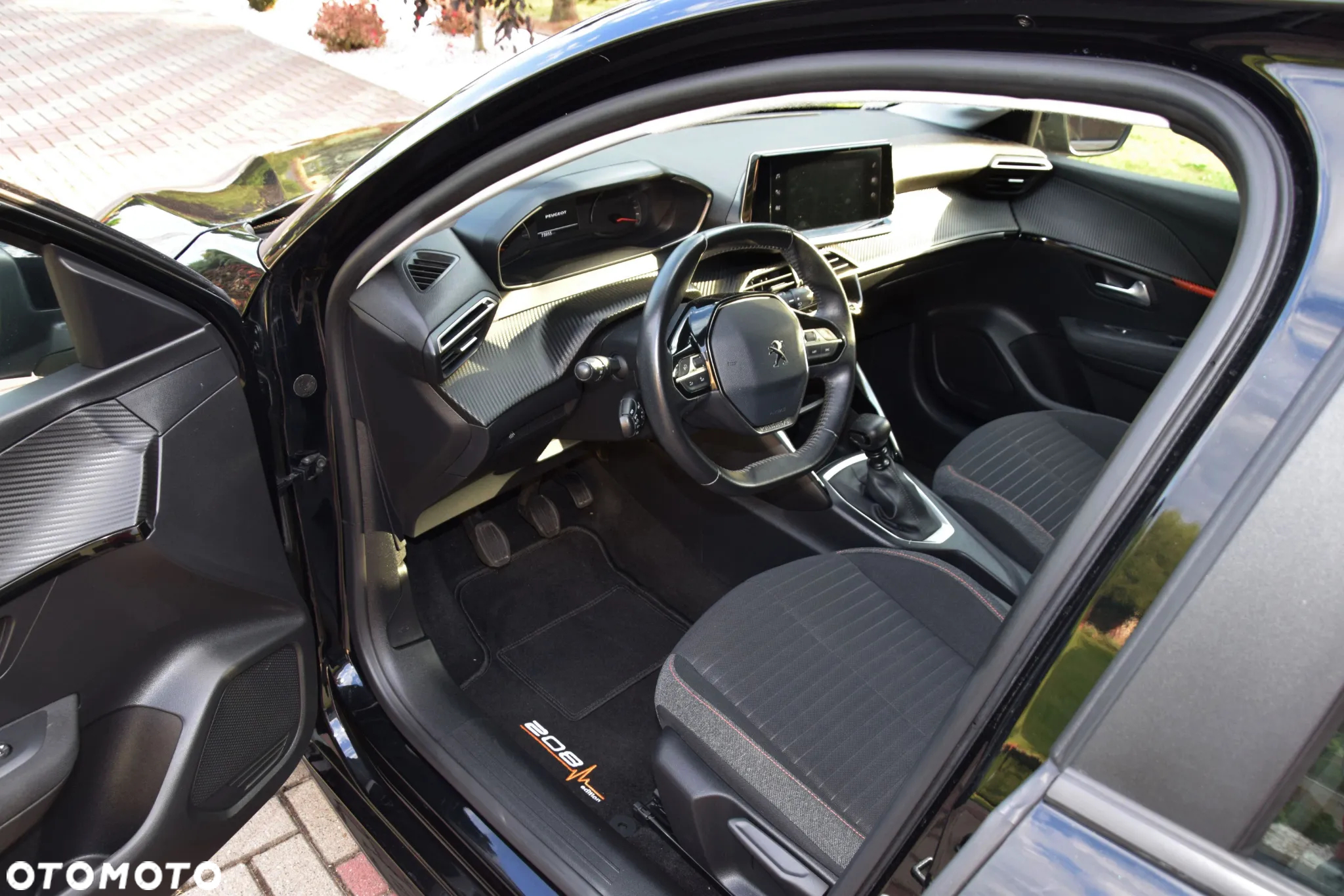 Peugeot 208 - 17
