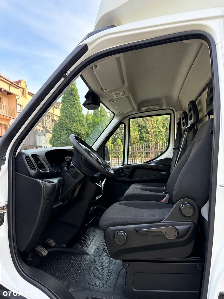 Iveco Daily 2015 photo 4