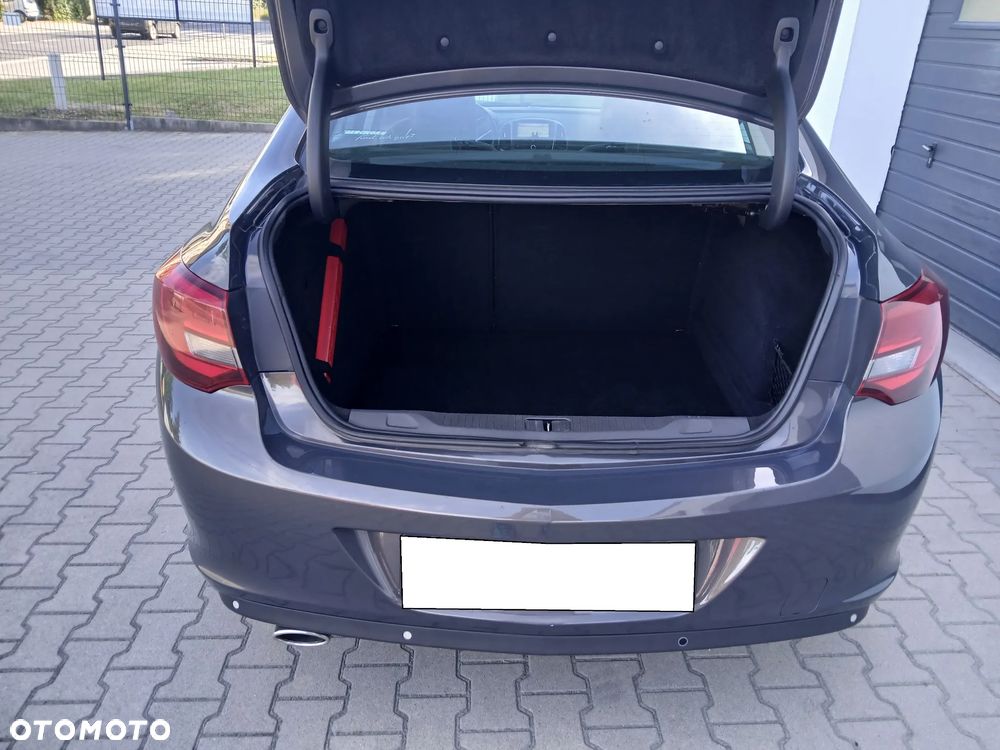 Opel Astra 1.4 T Executive EU6 - 18