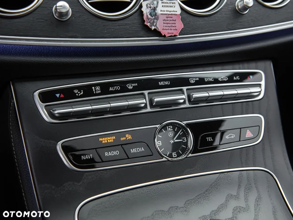 Mercedes-Benz Klasa E 220 d 4-Matic 9G-TRONIC - 27