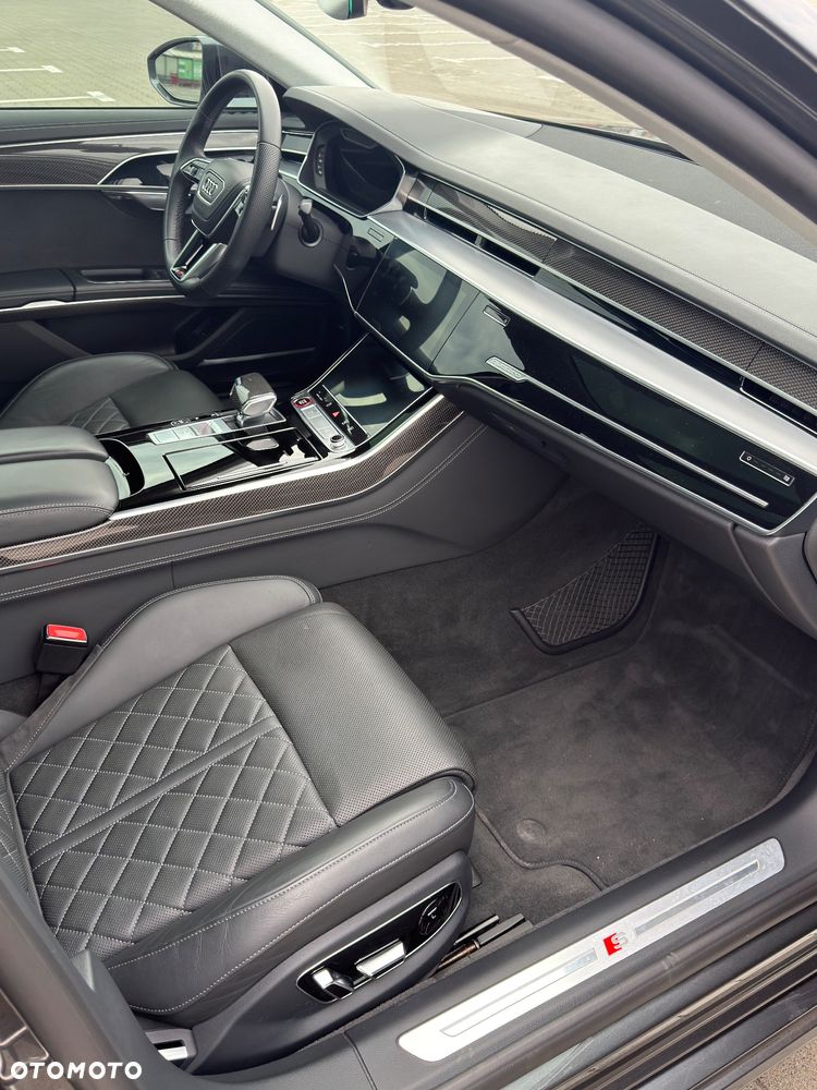 Audi S8 - 25