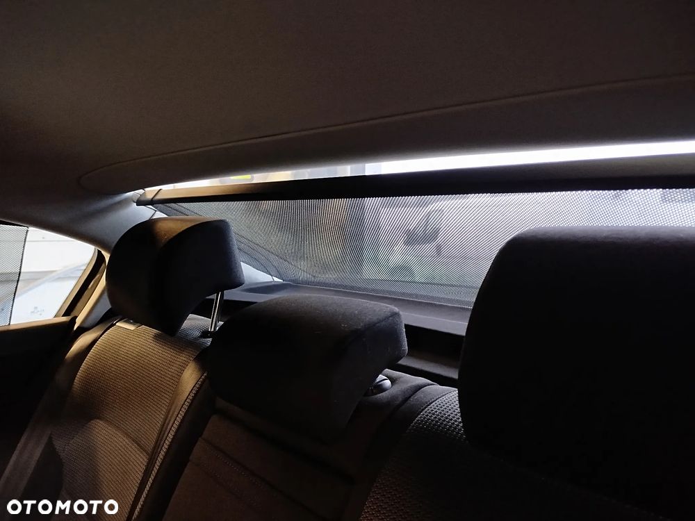 Volkswagen Passat 2.0 TDI Highline - 28