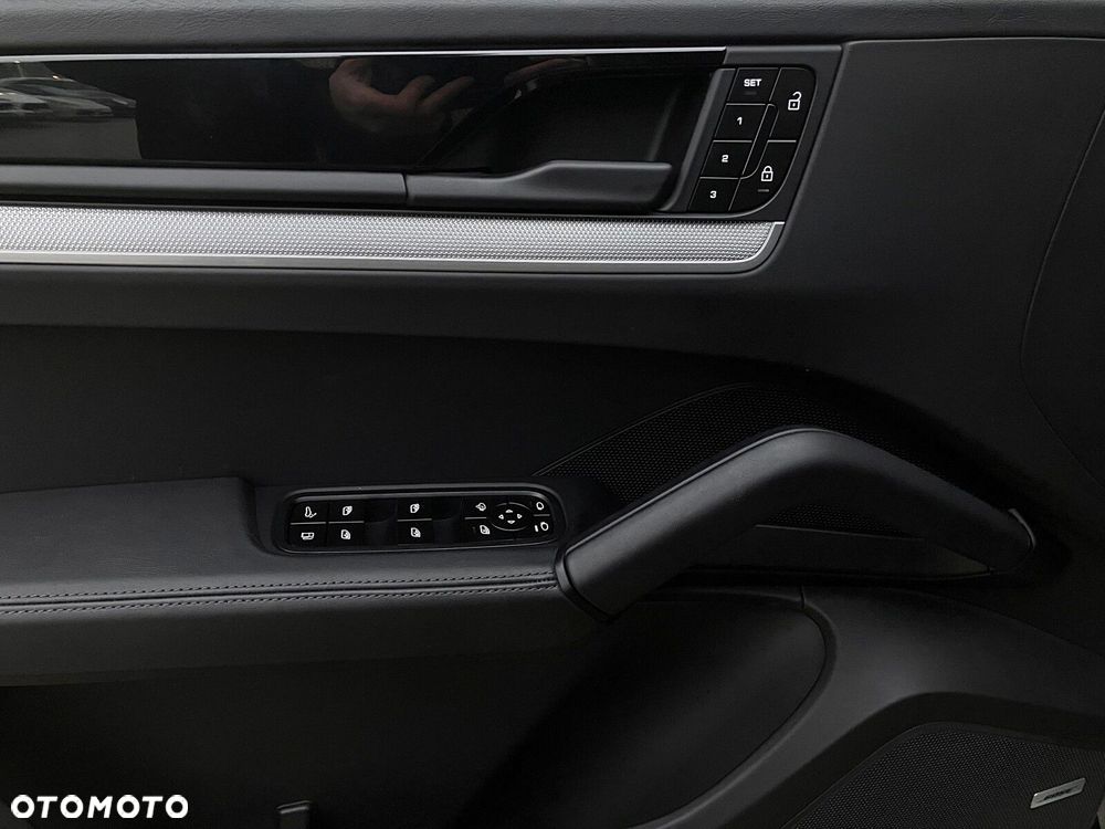 Porsche Cayenne - 16