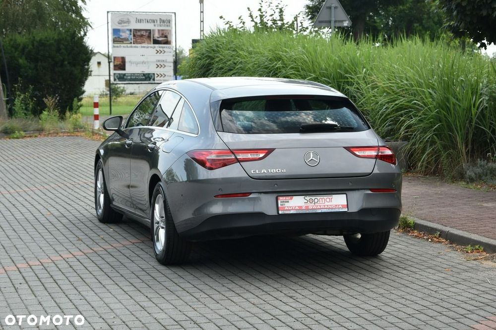 Mercedes-Benz CLA 180 d 7G-DCT - 19