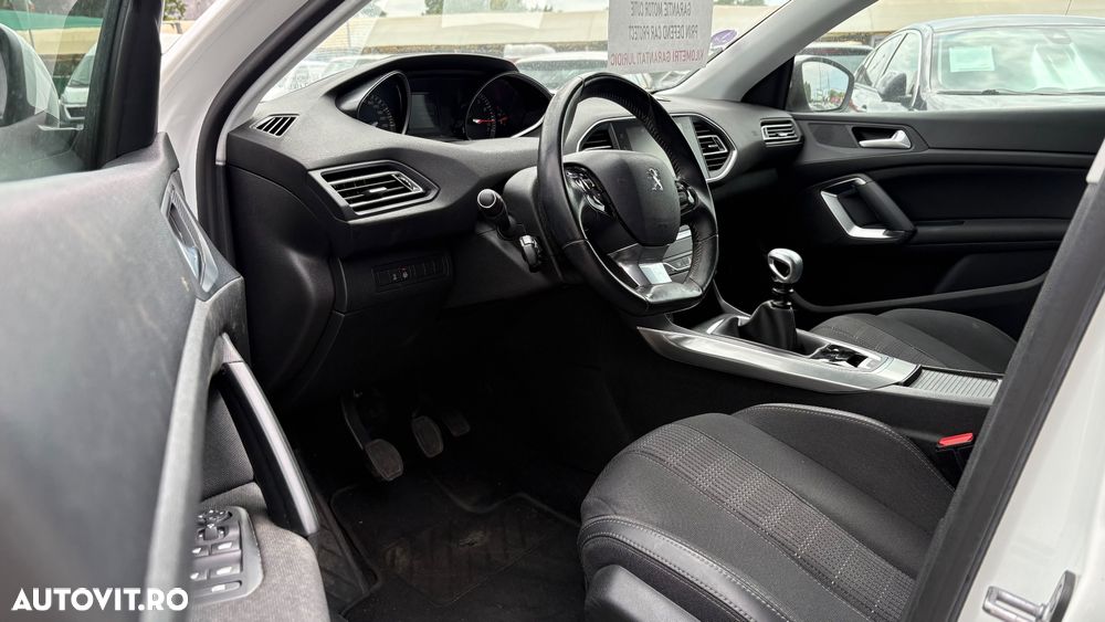 Peugeot 308 1.2 L PureTech Turbo S&S Allure - 7