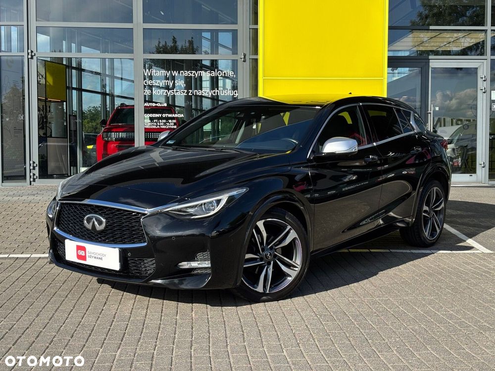 Infiniti Q30 - 2