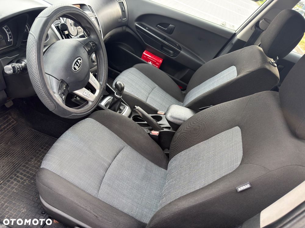 Kia Ceed - 13