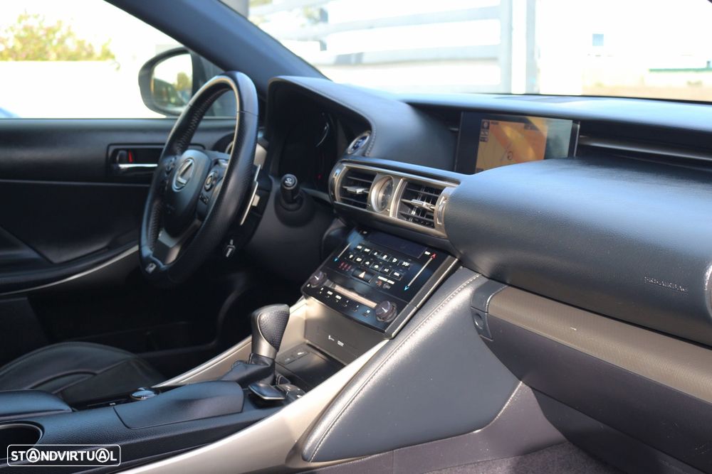 Lexus IS 300H F Sport - 47