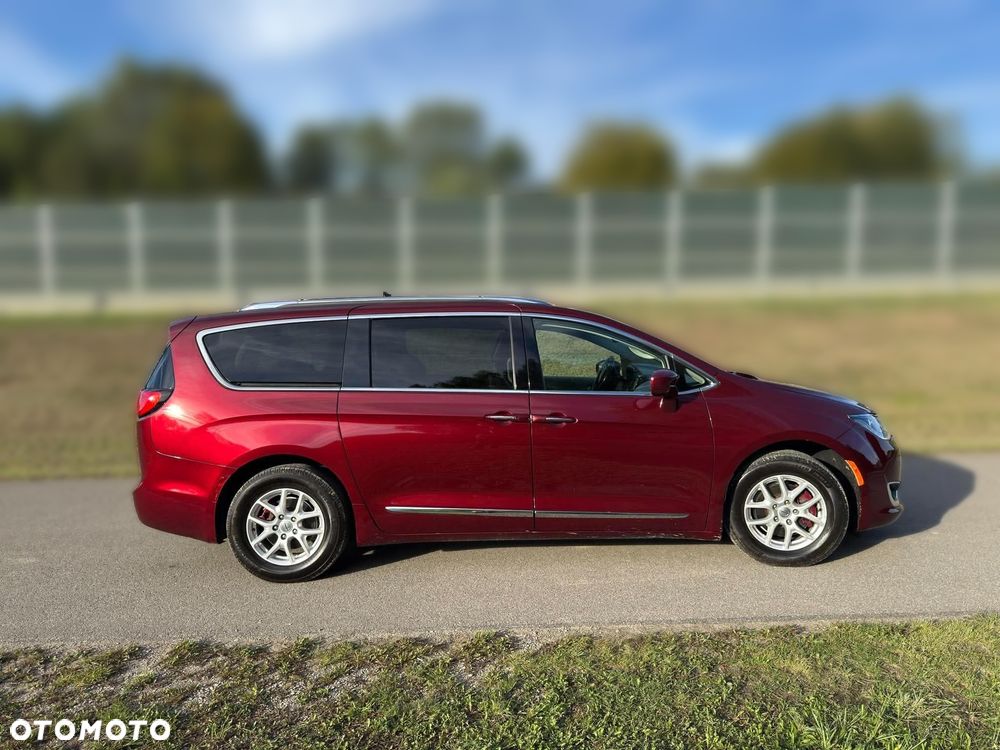 Chrysler Pacifica - 6