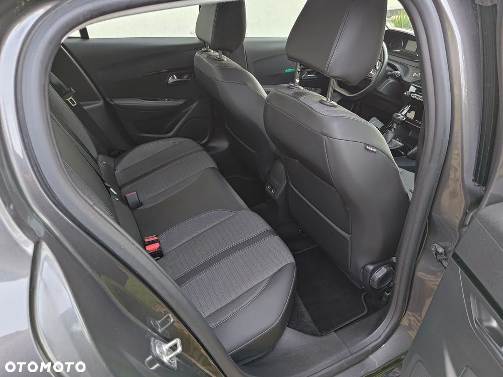 Peugeot 208 - 15