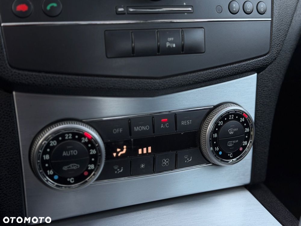 Mercedes-Benz Klasa C 220 CDI DPF Automatik Avantgarde - 37