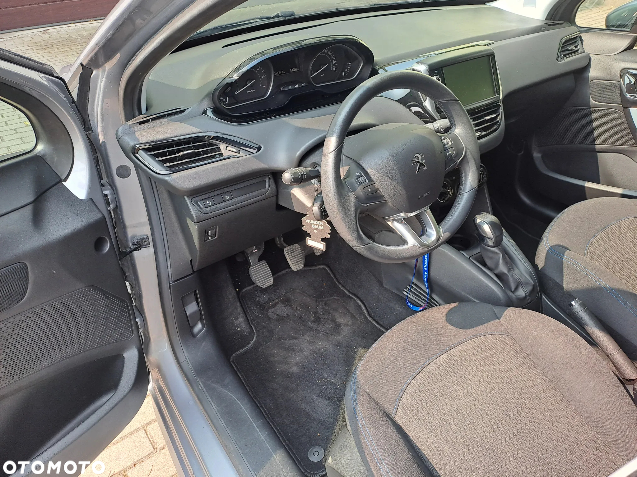 Peugeot 208 - 7