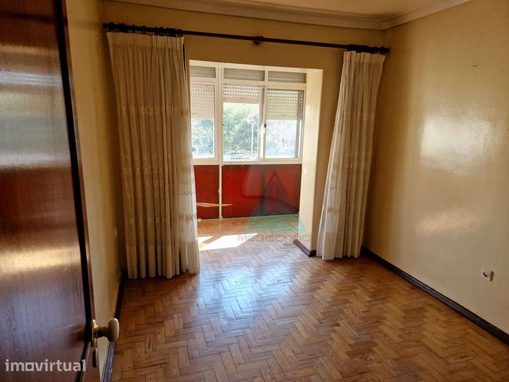 T3 Pontinha * * oportunidade * * Excelente Localização * * REMODELADO - Grande imagem: 2/18