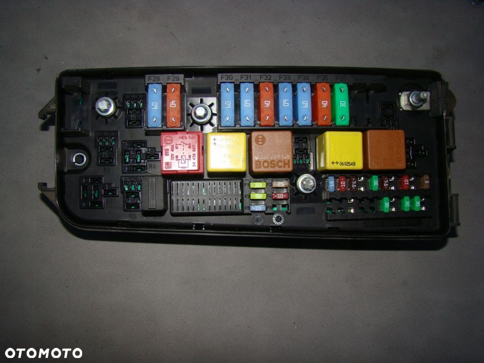 SKRZYNKA BEZPIECZNIKÓW MODUŁ NADWOZIA UEC OPEL SIGNUM VECTRA C GH AL - PIN