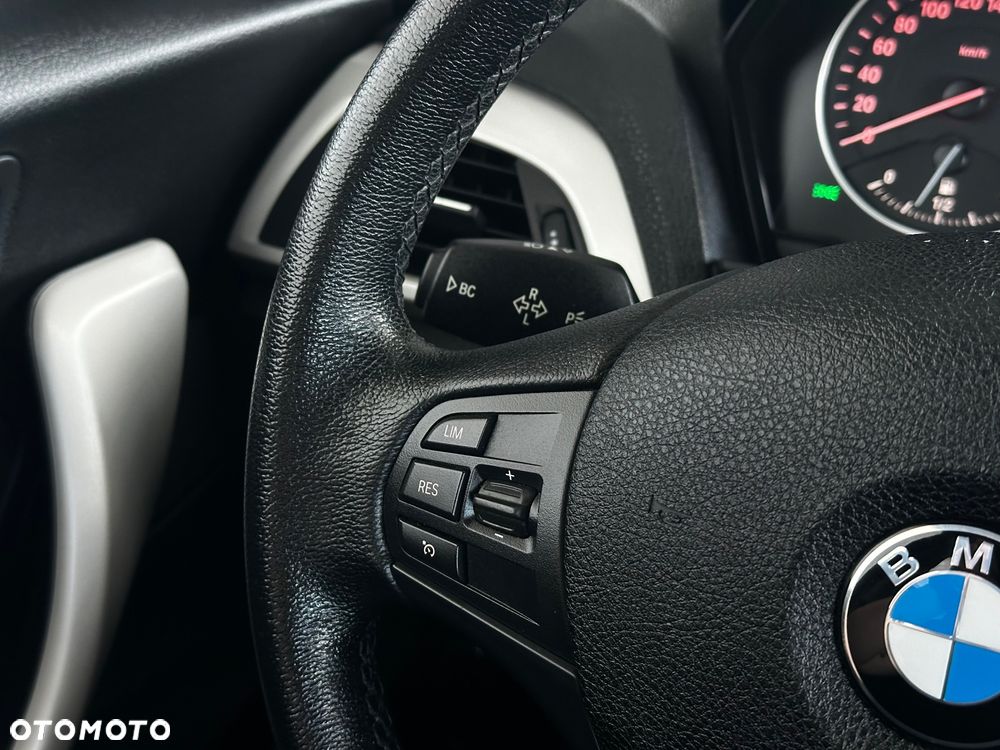 BMW Seria 1 118i - 25