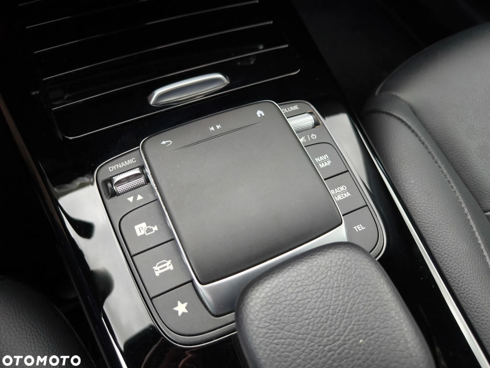 Mercedes-Benz CLA 200 Shooting Brake 7G-DCT AMG Line - 12