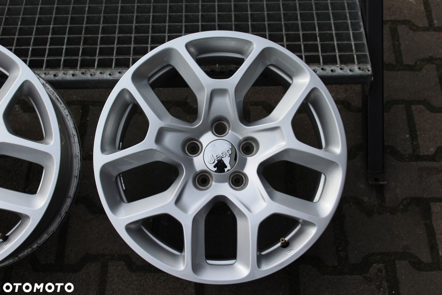 JEEP COMPASS RENEGADE 17cali 5x110 ET40 7J TPMS - 3