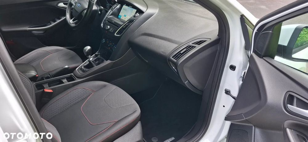 Ford Focus 1.5 EcoBoost ST-Line - 13