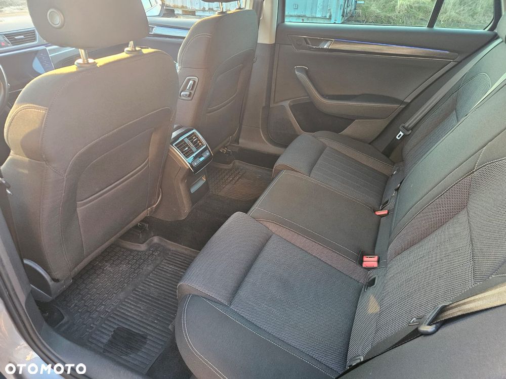 Skoda Superb 2.0 TDI Style DSG - 2