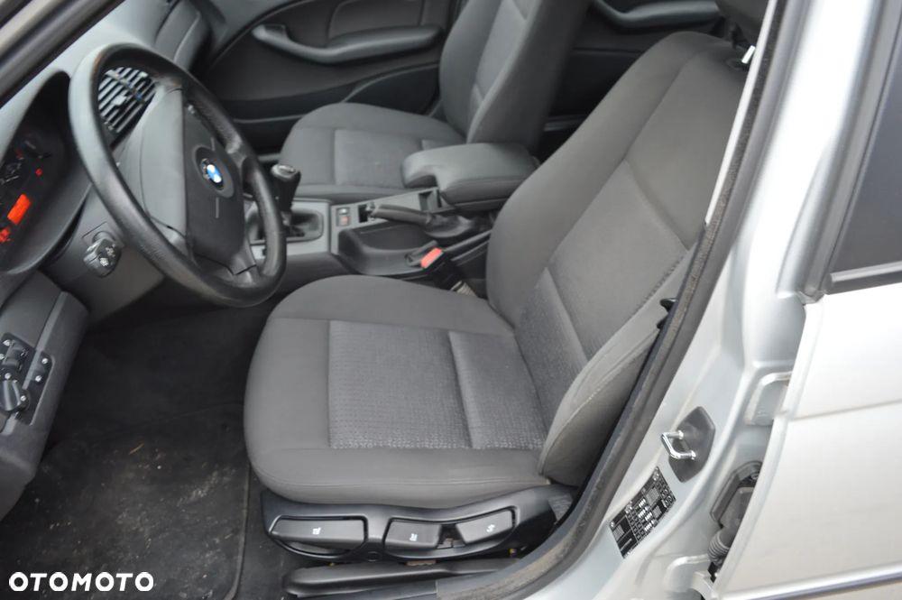 BMW Seria 3 318i - 13