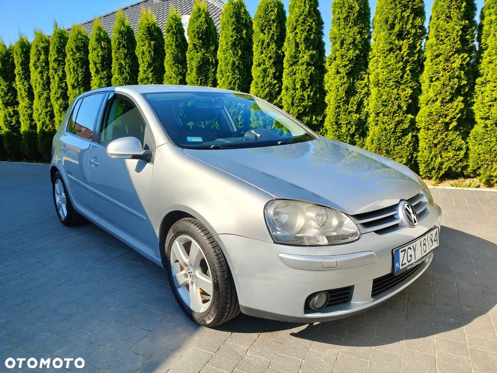 Volkswagen Golf 1.9 TDI DPF Trendline DSG - 1