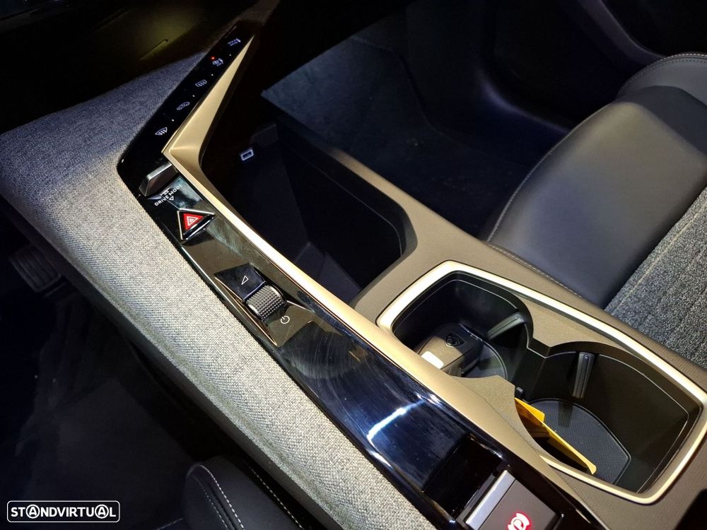 Peugeot 3008 1.2 Hybrid Allure e-DCS6 - 19