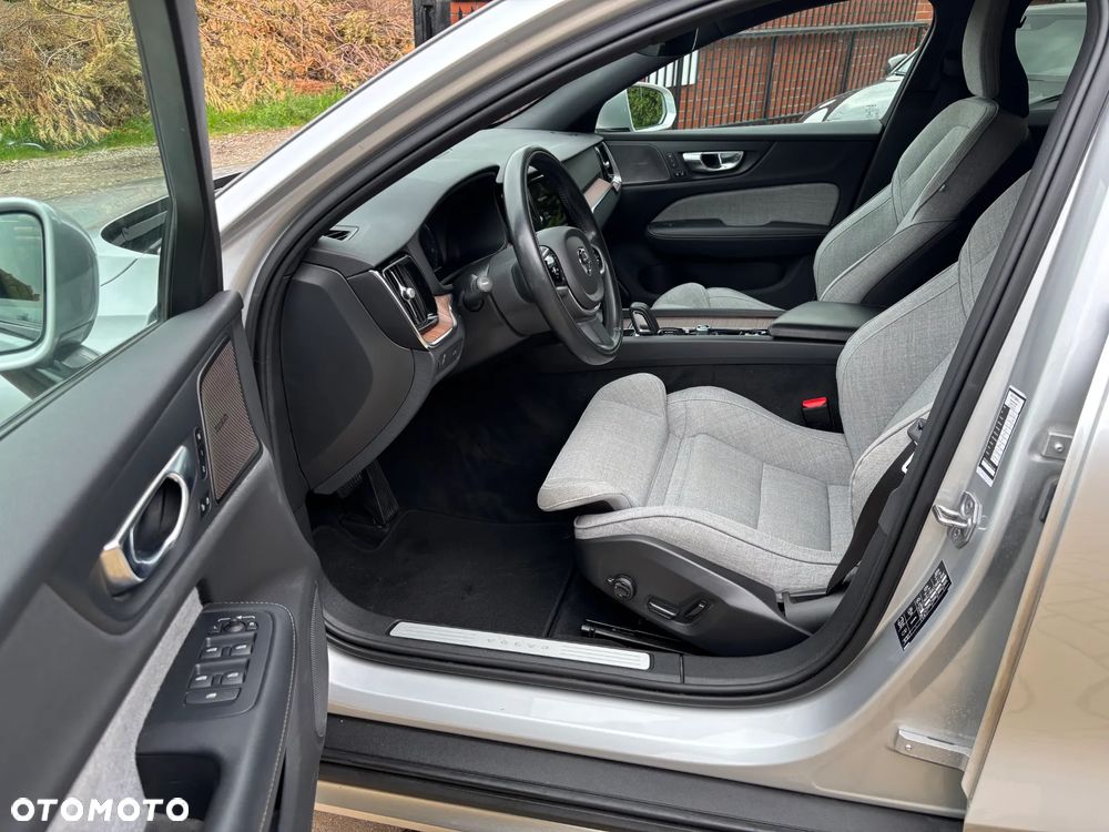 Volvo V60 Cross Country Pro B4 D AWD - 27