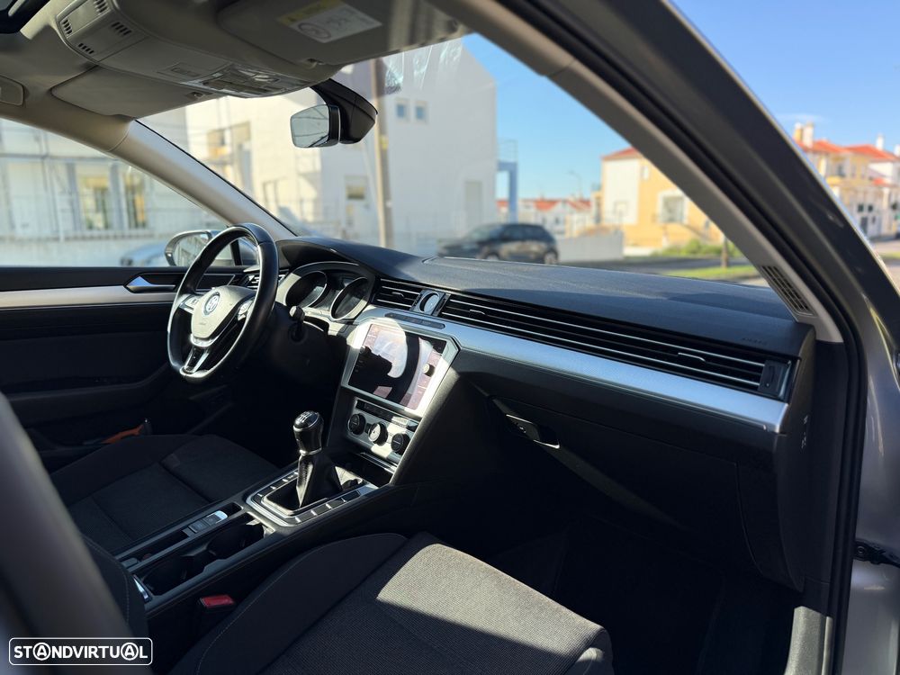 VW Passat Variant 1.6 TDI (BlueMotion ) Trendline - 15