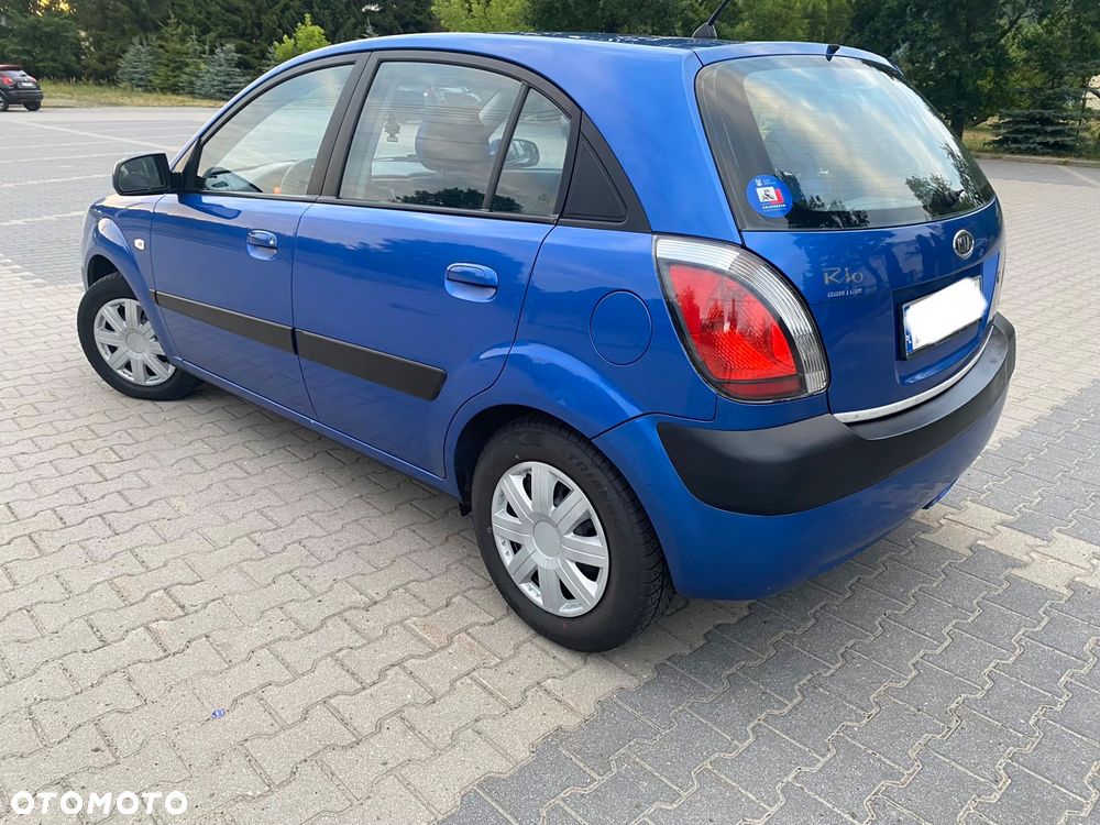 Kia Rio - 10