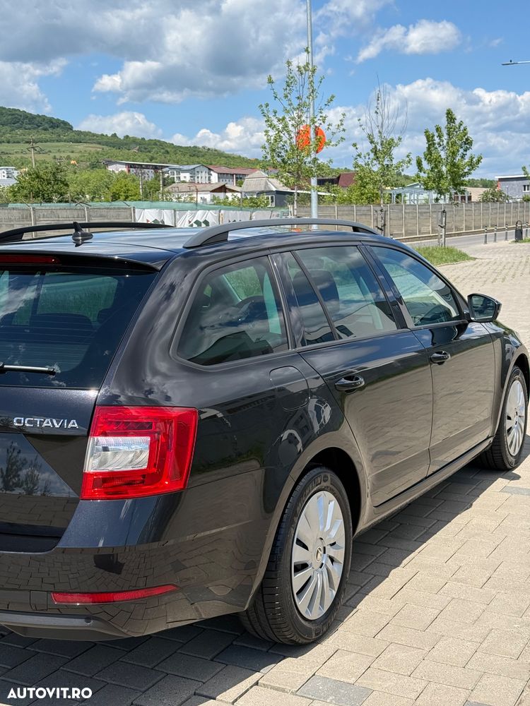 Skoda Octavia 1.6 TDI DSG Ambition - 2