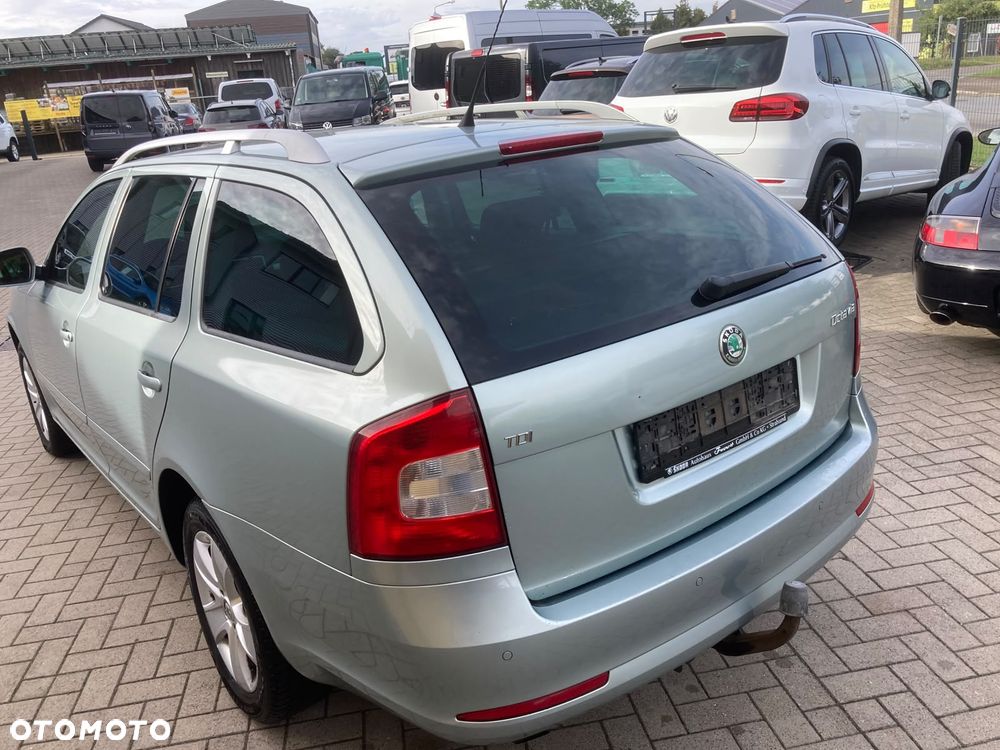 Skoda Octavia 2010 photo 4