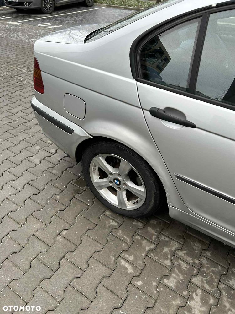BMW Seria 3 318i - 4
