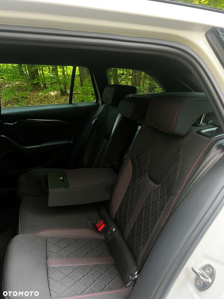 Skoda Octavia 2.0 TDI DSG RS - 11