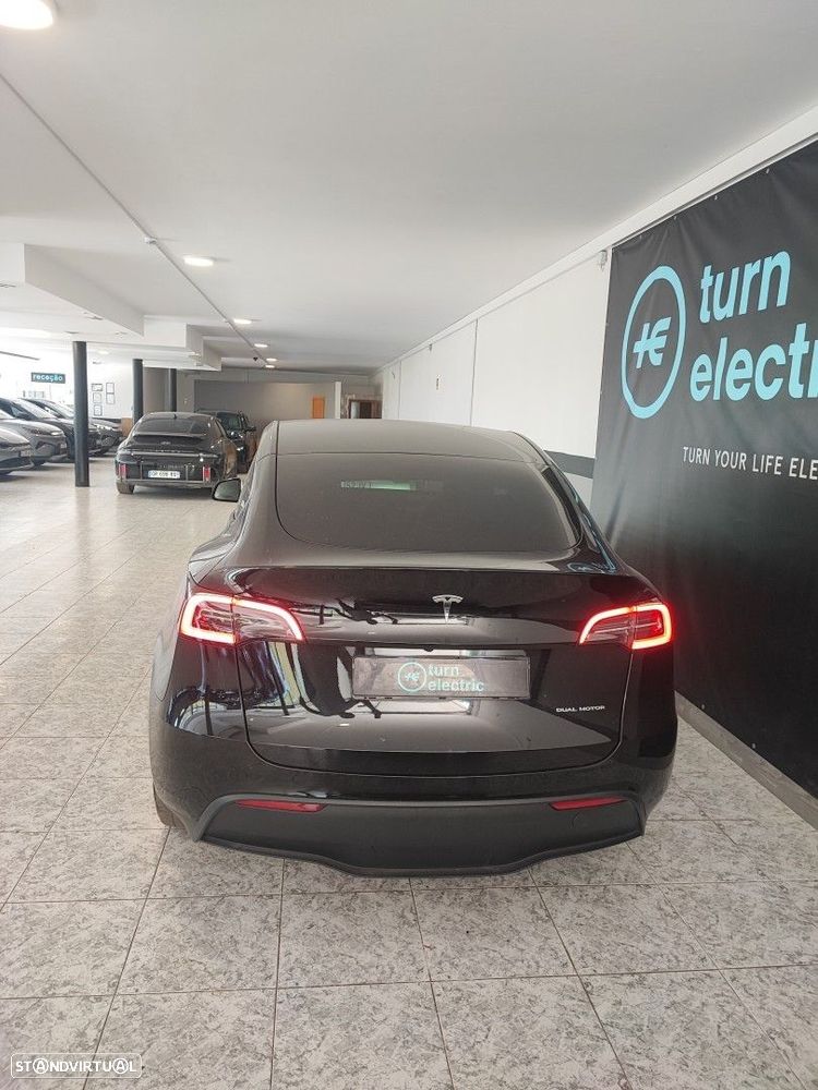 Tesla Model Y Long Range Dual Motor AWD — fotografia 5