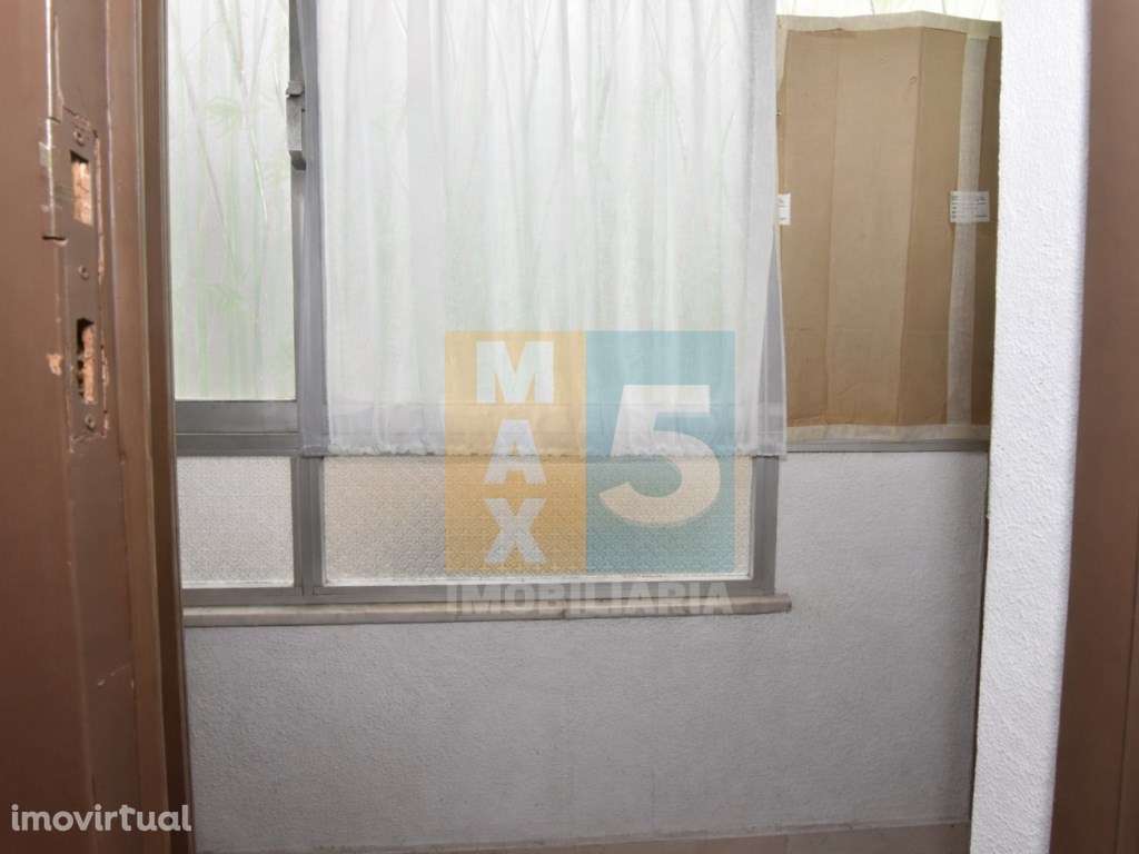 T2+1 com logradouro para remodelação junto á Gulbenkian - Lisboa - Grande imagem: 5/29