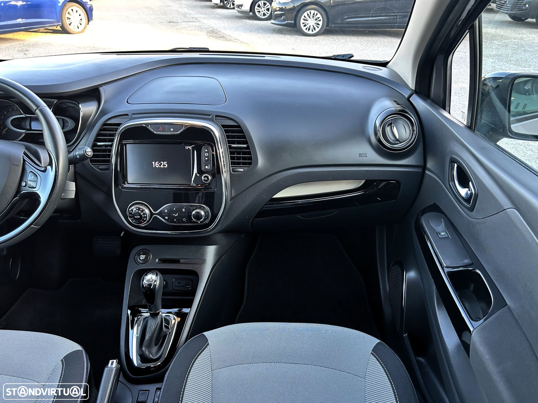 Renault Captur 1.2 TCe Exclusive EDC - 24
