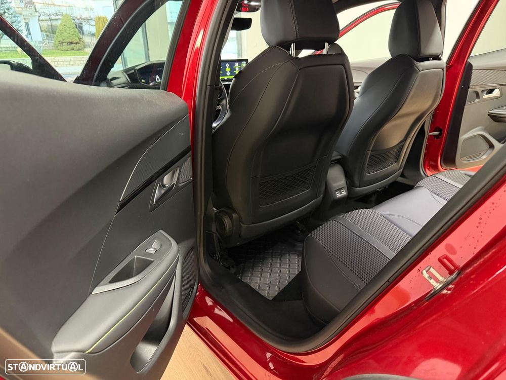 Peugeot 2008 PureTech 130 EAT8 GT - 10