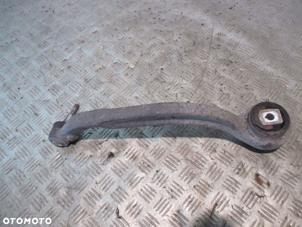 WAHACZ DOLNY PRAWY PRZÓD BANAN AUDI A4 B5 PASSAT - 2